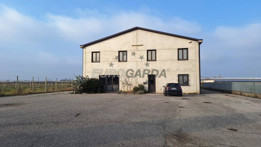 locale commerciale in vendita a Valeggio sul Mincio