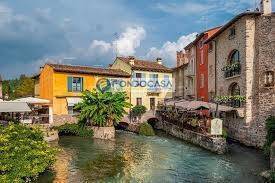 negozio in vendita a Valeggio sul Mincio in zona Borghetto