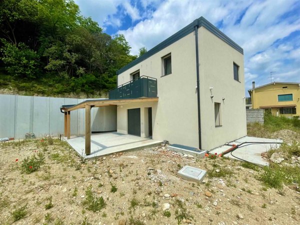 casa indipendente in vendita a Valeggio sul Mincio in zona Fontanello