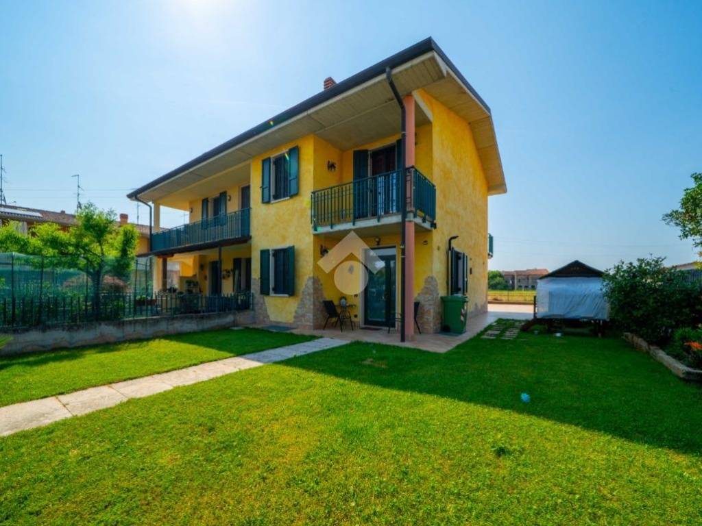 casa indipendente in vendita a Valeggio sul Mincio in zona Borghetto