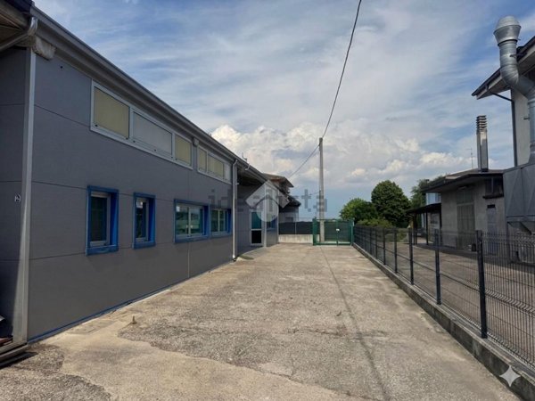 casa semindipendente in vendita a Valeggio sul Mincio in zona Borghetto