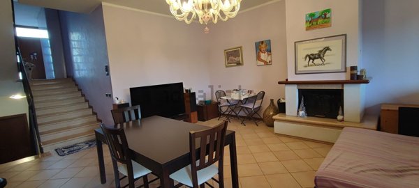 casa indipendente in vendita a Valeggio sul Mincio in zona Borghetto