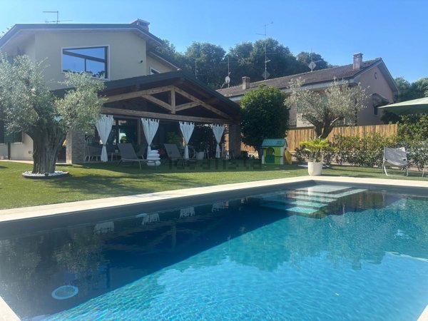 casa indipendente in vendita a Valeggio sul Mincio in zona Borghetto