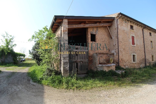 casale in vendita a Valeggio sul Mincio in zona Vanoni / Remelli