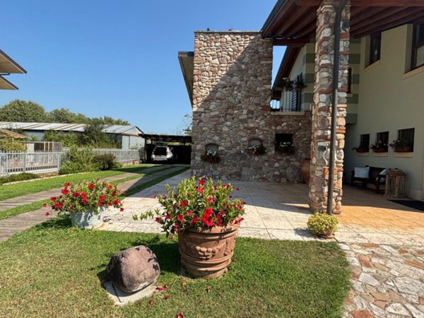 casa indipendente in vendita a Valeggio sul Mincio in zona Borghetto