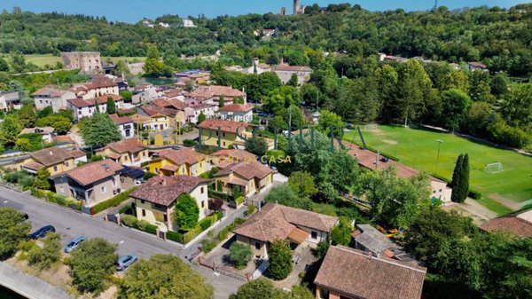 casa indipendente in vendita a Valeggio sul Mincio in zona Borghetto