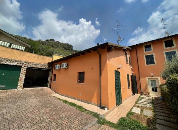 casa indipendente in vendita a Valeggio sul Mincio in zona Borghetto