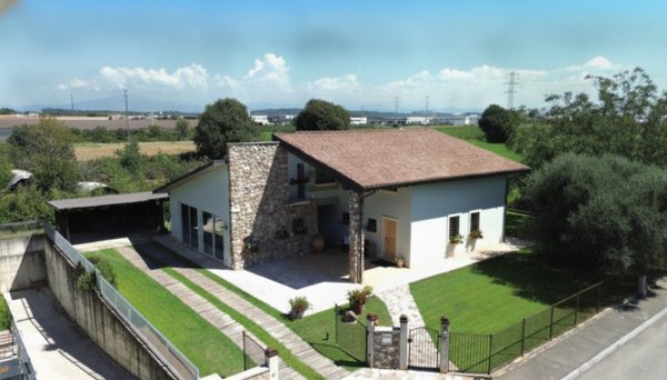 casa indipendente in vendita a Valeggio sul Mincio in zona Borghetto