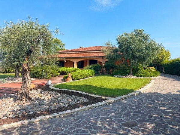 casa indipendente in vendita a Valeggio sul Mincio in zona Borghetto