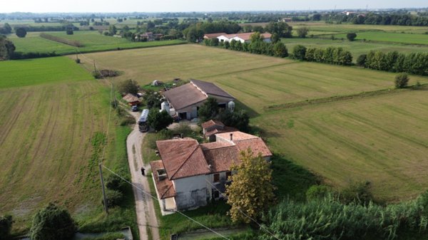 casa indipendente in vendita a Valeggio sul Mincio in zona Borghetto