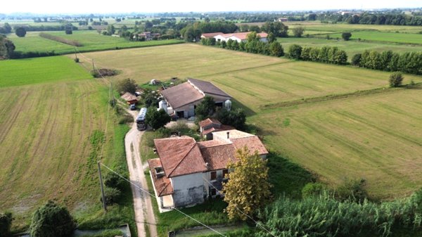 casa indipendente in vendita a Valeggio sul Mincio