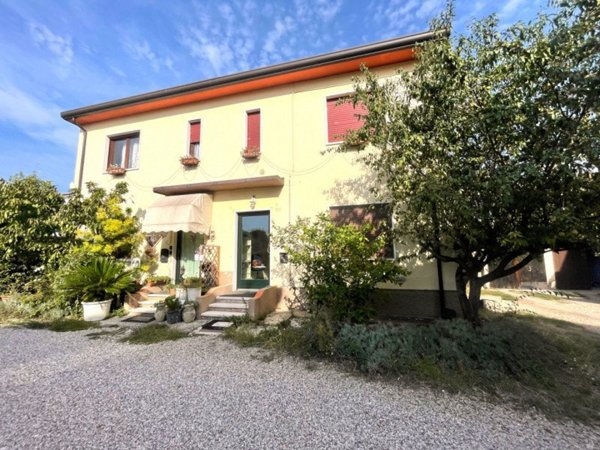 casa indipendente in vendita a Valeggio sul Mincio in zona Borghetto