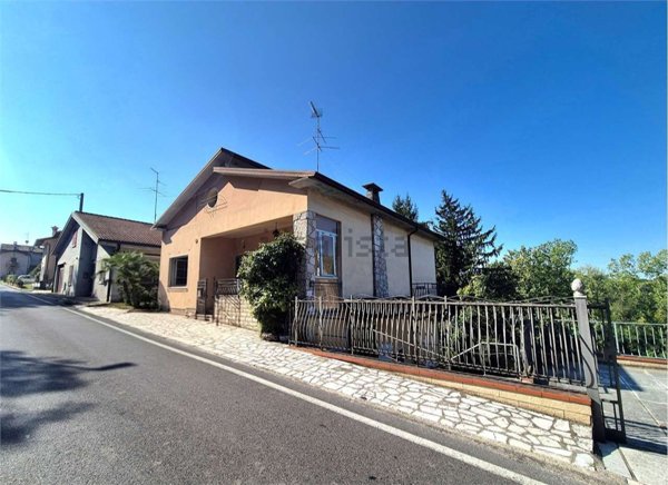 casa indipendente in vendita a Valeggio sul Mincio in zona Salionze