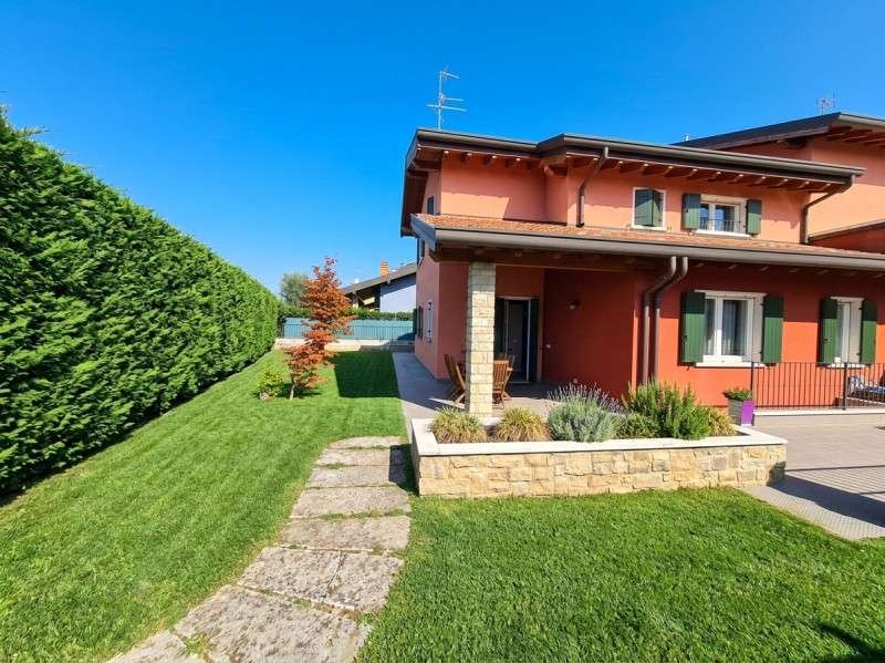 casa indipendente in vendita a Valeggio sul Mincio in zona Borghetto