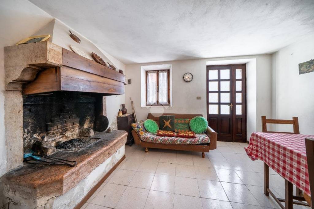 casa indipendente in vendita a Velo Veronese