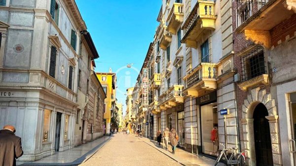 appartamento in vendita a Verona in zona Centro Storico