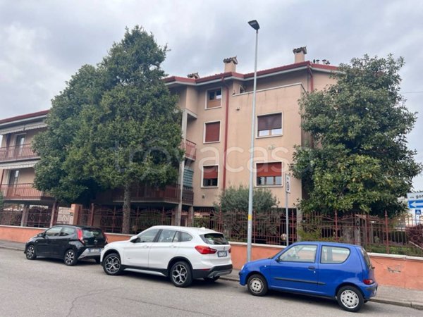 appartamento in vendita a Verona in zona Borgo Roma