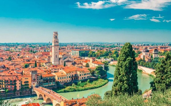 casa indipendente in vendita a Verona in zona Centro Storico