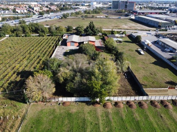 terreno edificabile in vendita a Verona in zona Cadidavid