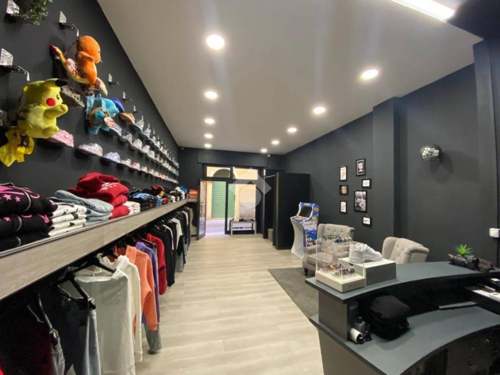 negozio in vendita a Verona in zona Centro Storico
