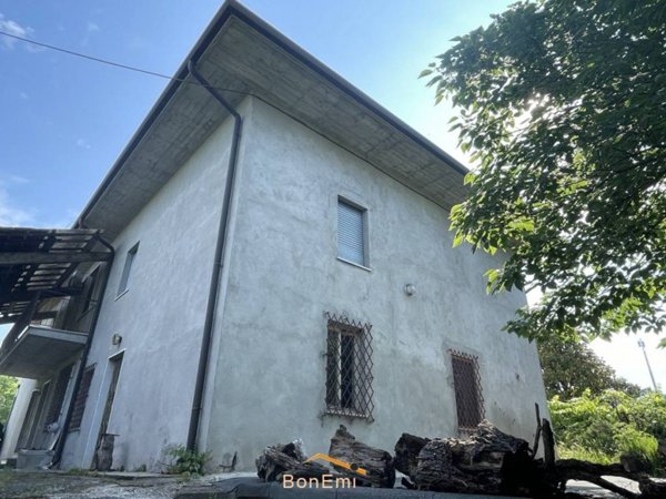 casa indipendente in vendita a Verona in zona Santa Lucia