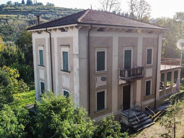 casa indipendente in vendita a Verona in zona Parona di Valpolicella