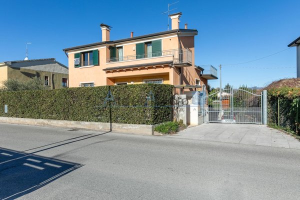 villa in vendita a Verona in zona Chievo