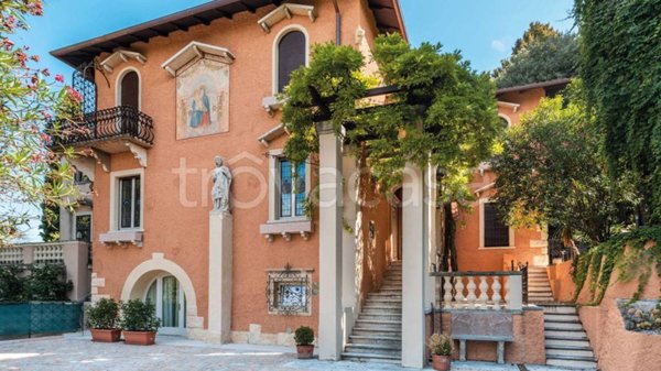 casa indipendente in vendita a Verona in zona Centro Storico