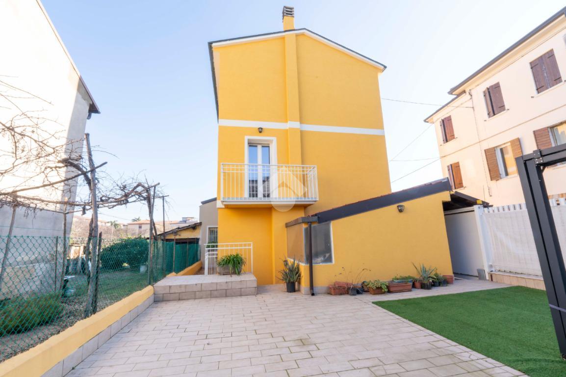 casa indipendente in vendita a Verona in zona San Massimo all'Adige