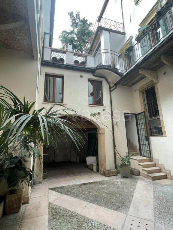 appartamento in vendita a Verona in zona Centro Storico