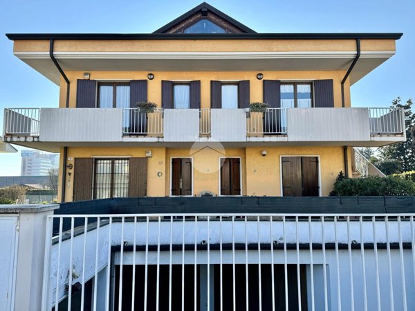 casa indipendente in vendita a Verona in zona Cadidavid
