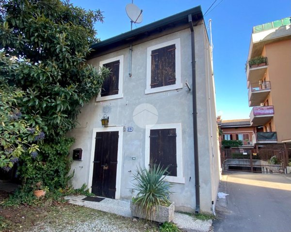 casa indipendente in vendita a Verona in zona Cadidavid