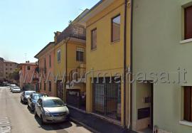 ufficio in vendita a Verona in zona Borgo Roma