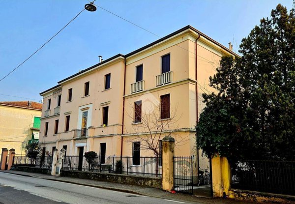 appartamento in vendita a Verona in zona Borgo Roma