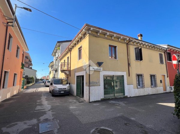 casa indipendente in vendita a Verona in zona San Michele Extra