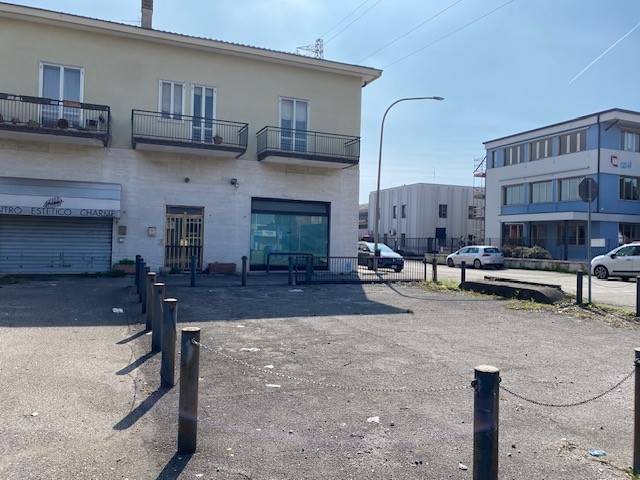 negozio in vendita a Verona in zona Santa Lucia