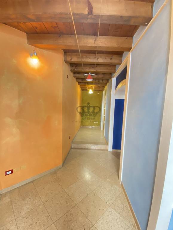 negozio in vendita a Verona in zona Centro Storico