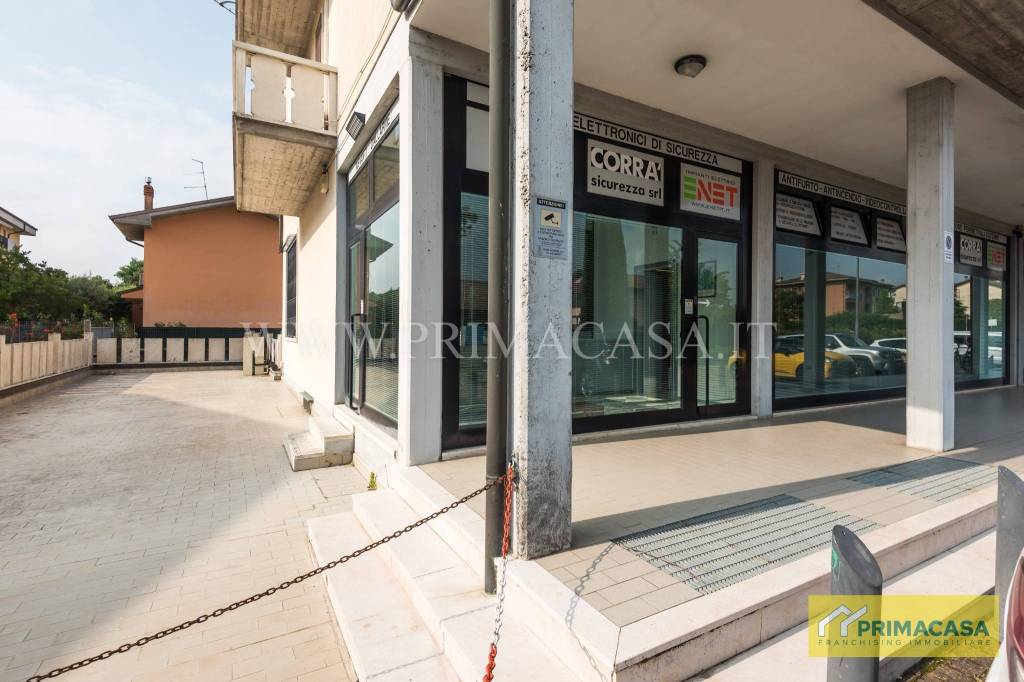negozio in vendita a Verona in zona Borgo Roma
