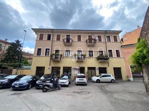 ufficio in vendita a Verona in zona San Zeno