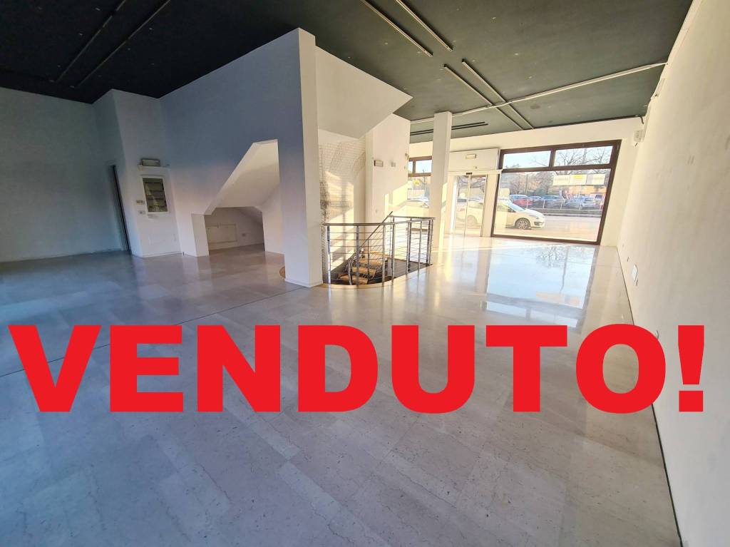 negozio in vendita a Verona in zona Borgo Milano