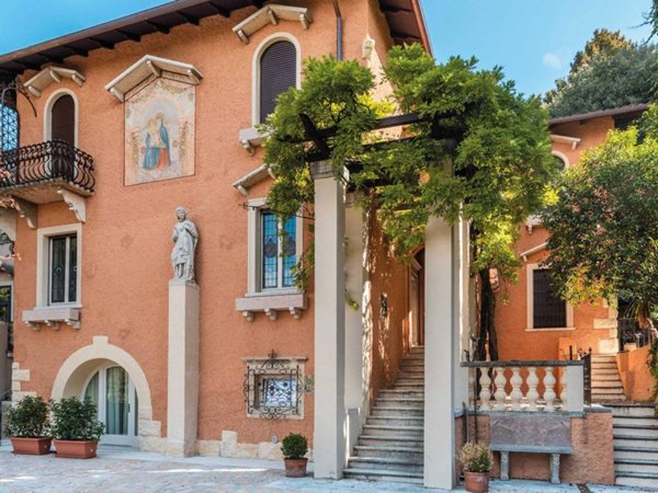 casa indipendente in vendita a Verona in zona Centro Storico