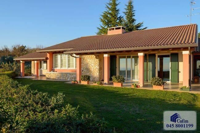 casa indipendente in vendita a Verona in zona Quinzano