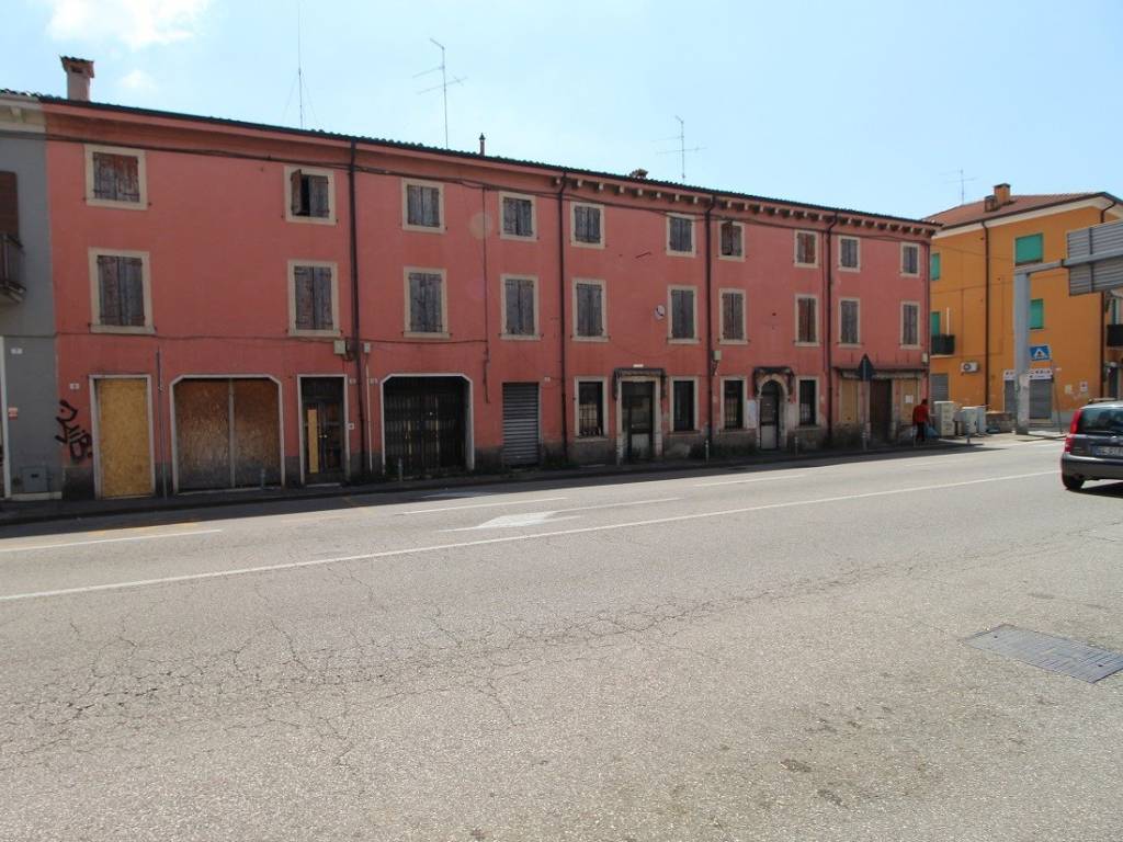 intera palazzina in vendita a Verona in zona Santa Lucia