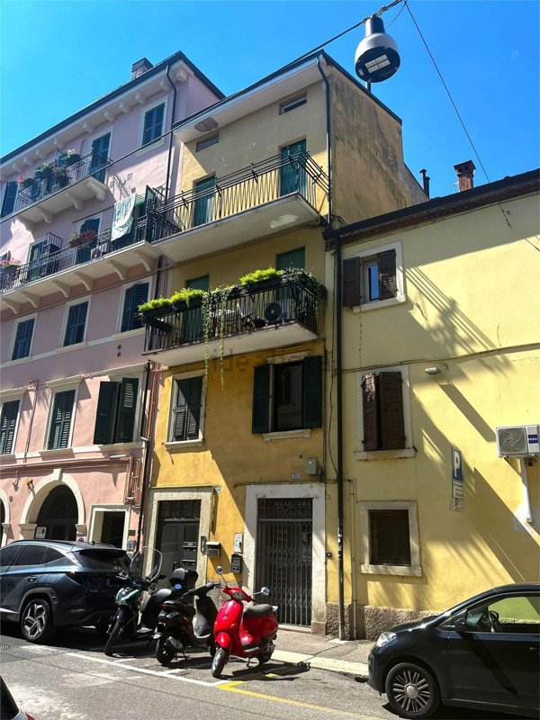 ufficio in vendita a Verona in zona Veronetta