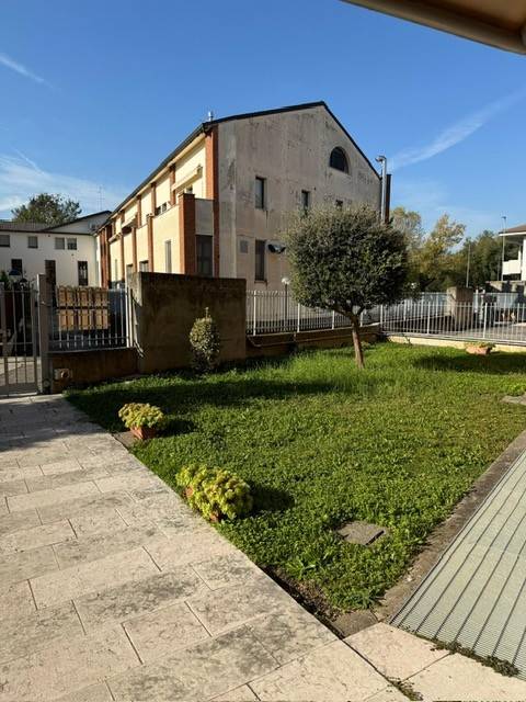 ufficio in vendita a Verona in zona Parona di Valpolicella