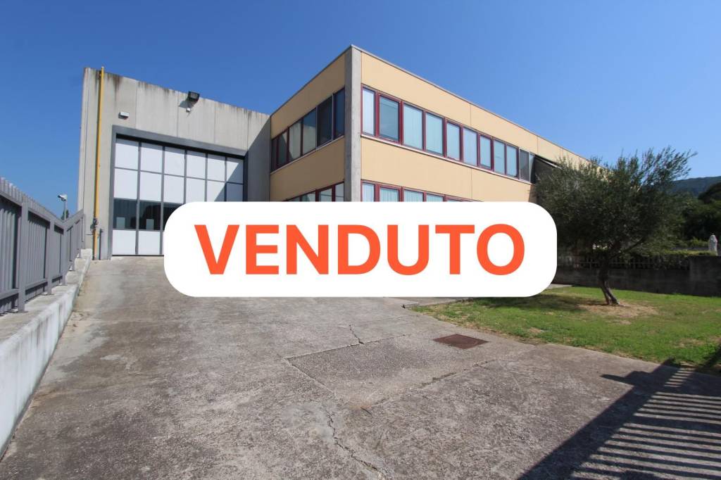 locale commerciale in vendita a Verona