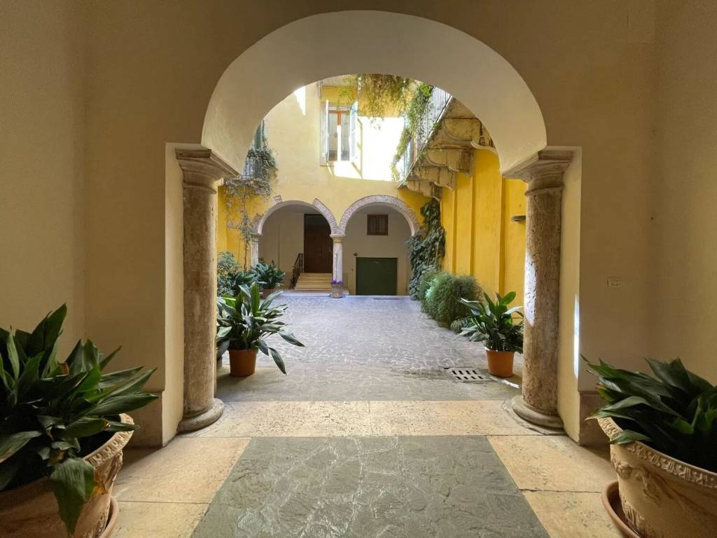 appartamento in vendita a Verona in zona Centro Storico