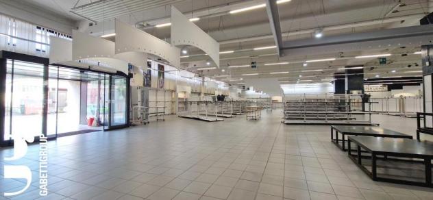 locale commerciale in vendita a Verona in zona Golosine