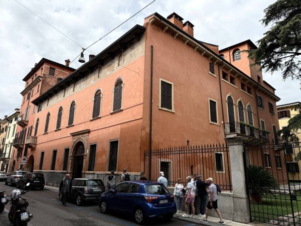 appartamento in vendita a Verona in zona Centro Storico