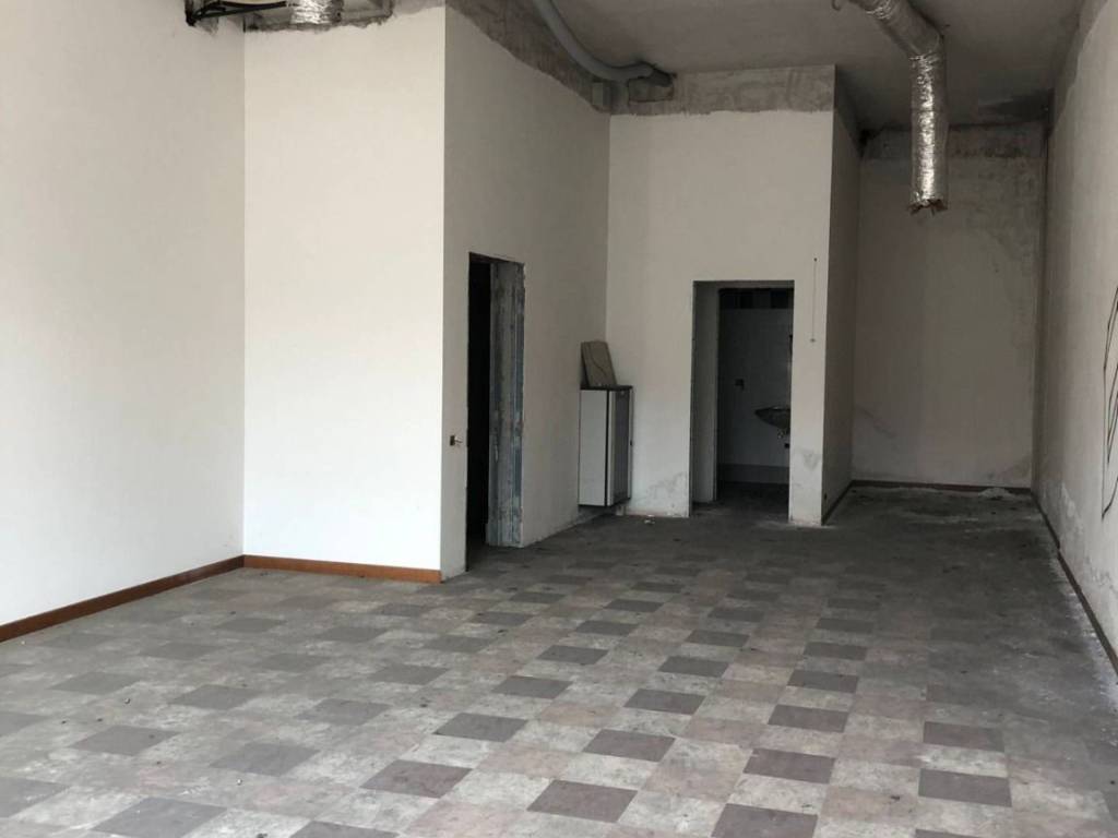 negozio in vendita a Verona in zona Borgo Roma